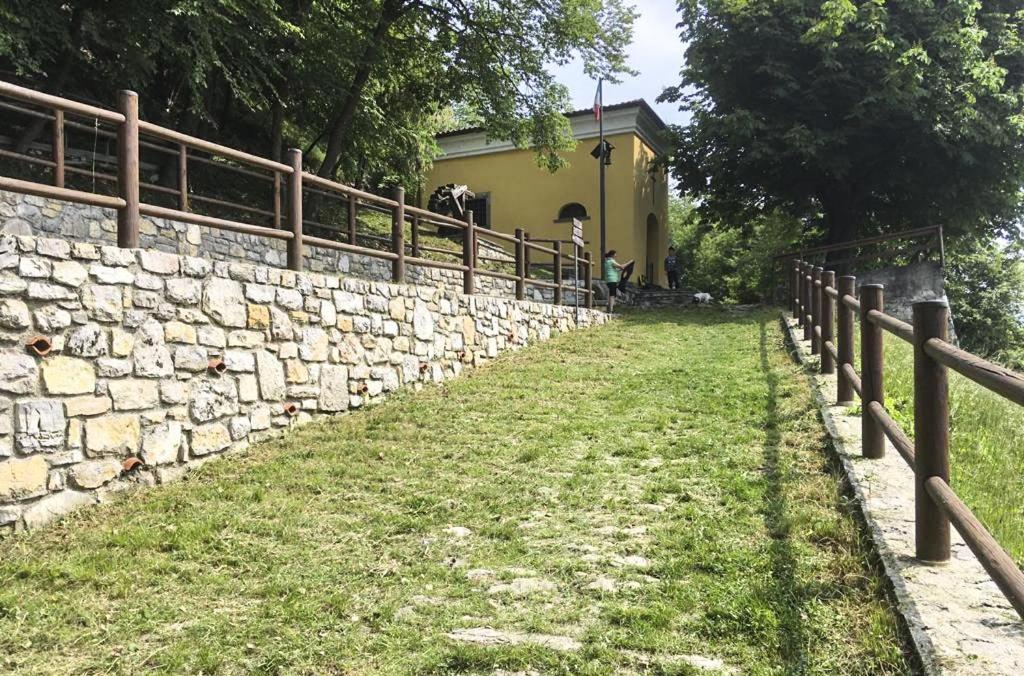 Case Vacanze Ai Burattini Adrara San Rocco Экстерьер фото